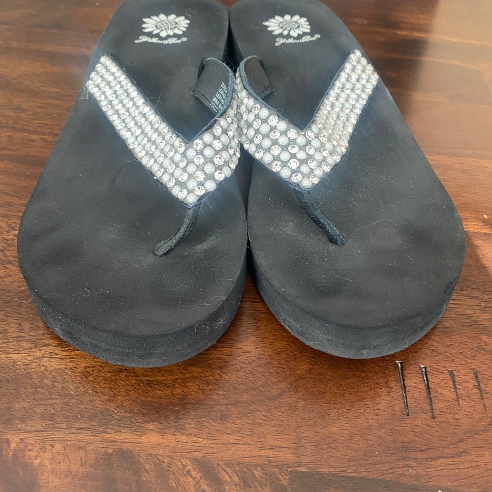 Yellow Box Dorothy Thong Style Sandals Pearls & Rhinestones Size 10